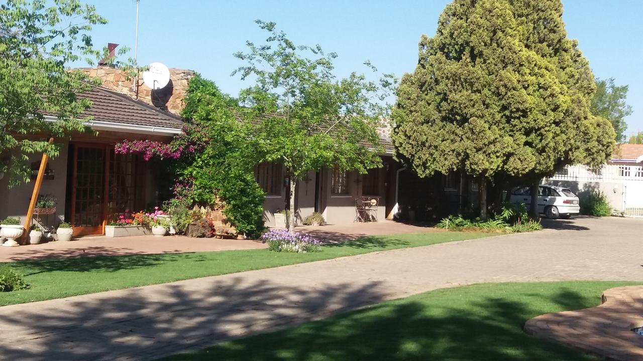 Lavender Lodge Vryburg Экстерьер фото